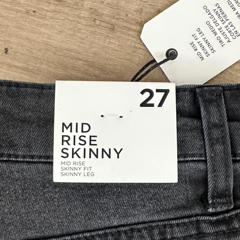 Forever 21 size 27 Black Mid Rise Skinny Jeans BNWT - Picture 3 of 8